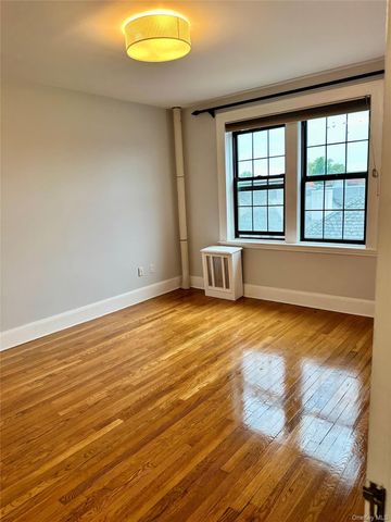 68-36 Burns D3, Forest Hills, NY 11375
