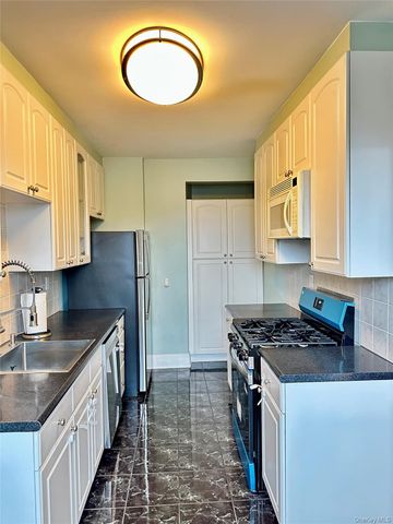 68-36 Burns D3, Forest Hills, NY 11375