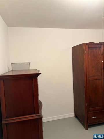 10 Farnham Avenue, Garfield, NJ 07026