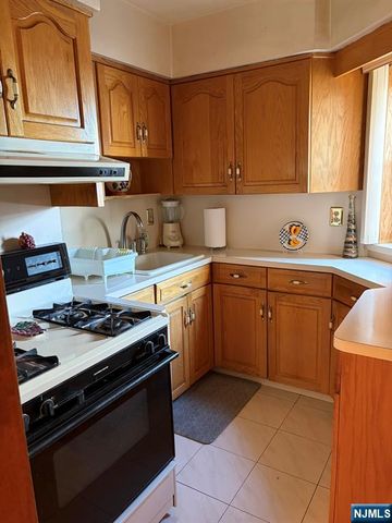 10 Farnham Avenue, Garfield, NJ 07026