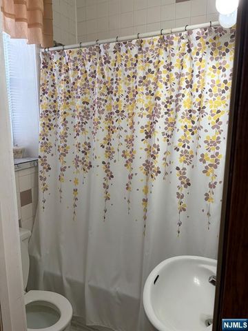 10 Farnham Avenue, Garfield, NJ 07026