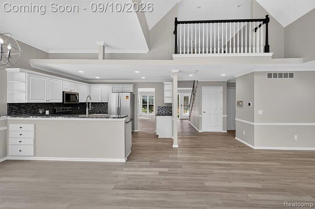 48802 Crescent Drive, Macomb, MI 48044