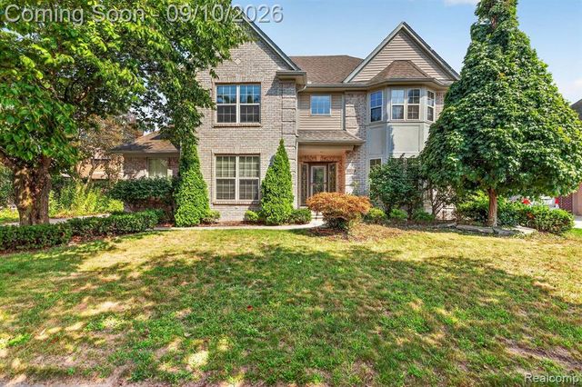 48802 Crescent Drive, Macomb, MI 48044
