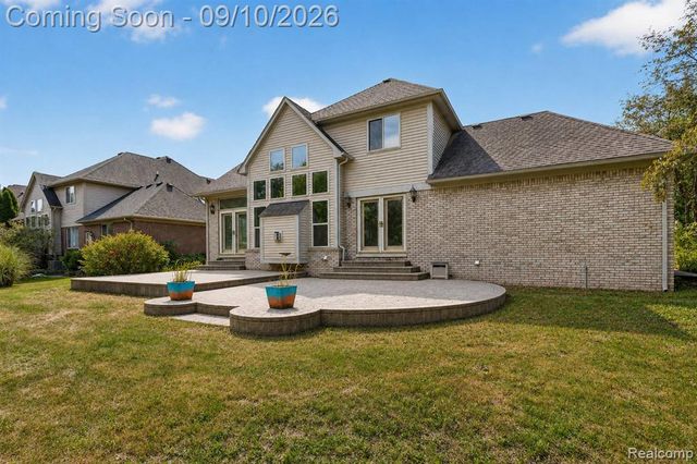 48802 Crescent Drive, Macomb, MI 48044