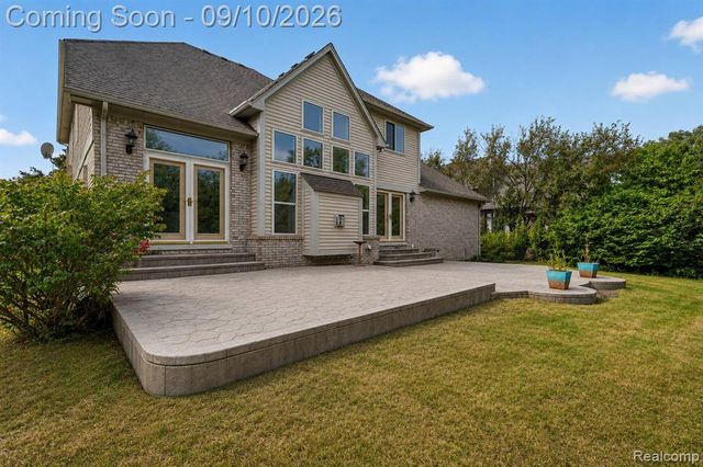 48802 Crescent Drive, Macomb, MI 48044