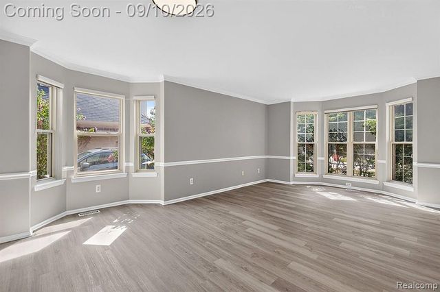48802 Crescent Drive, Macomb, MI 48044