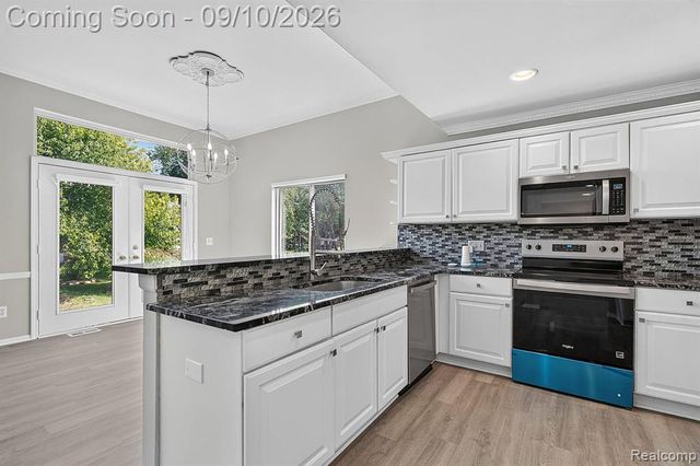 48802 Crescent Drive, Macomb, MI 48044