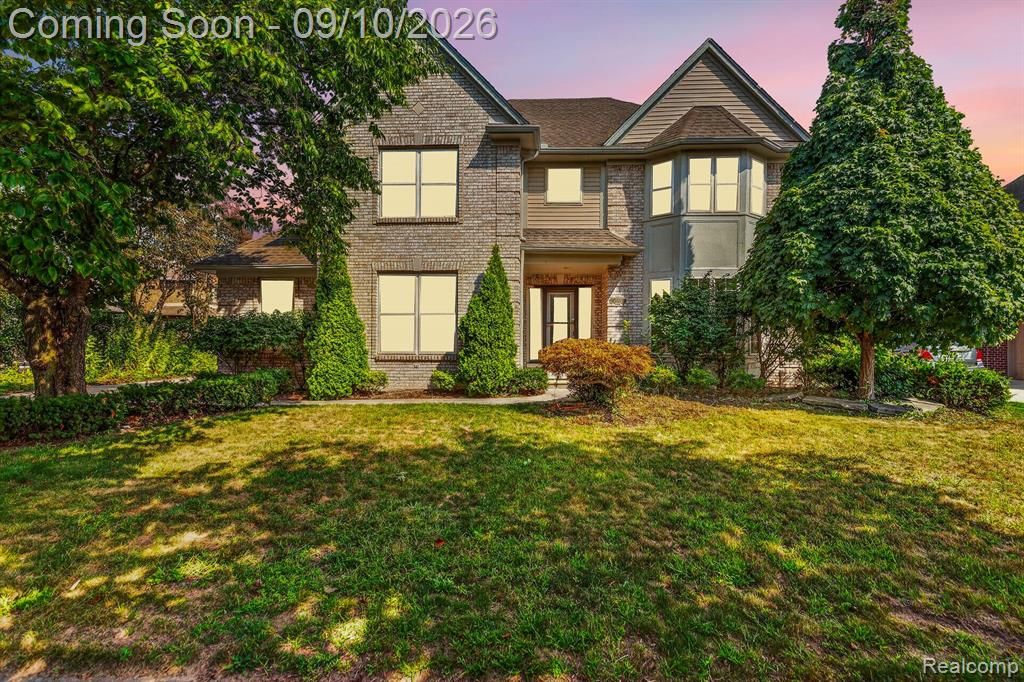 48802 Crescent Drive, Macomb, MI 48044