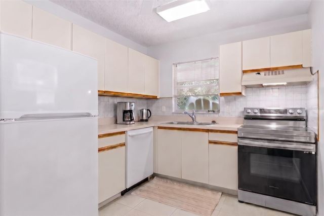 500 SANTA CRUZ PLACE NE F, St Petersburg, FL 33703