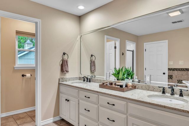 508 Plantation Ln, Marshall, TX 75672