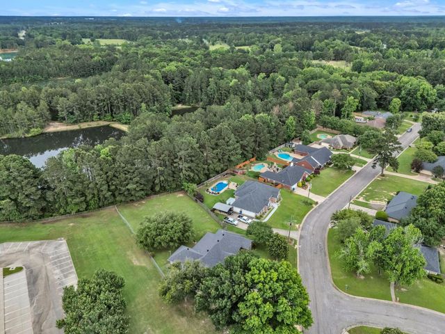 508 Plantation Ln, Marshall, TX 75672