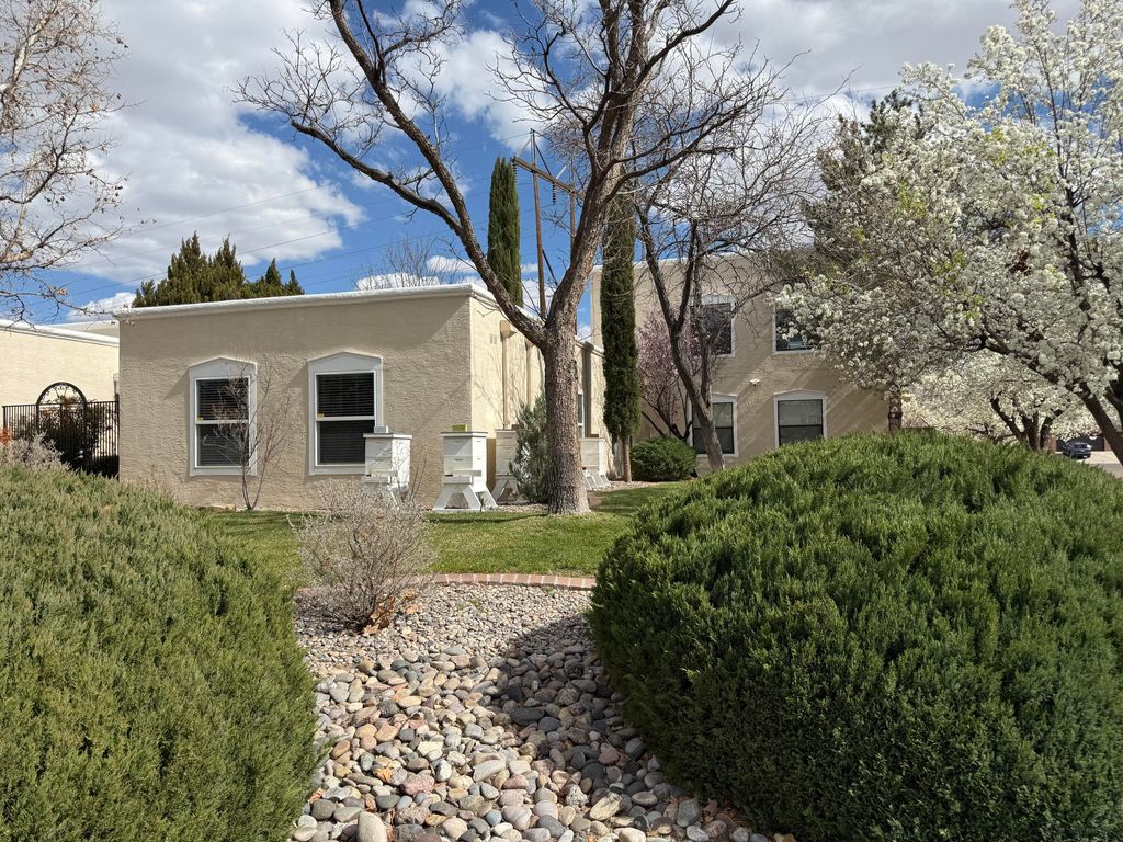 5100 Cordoniz Street NW, Albuquerque, NM 87120