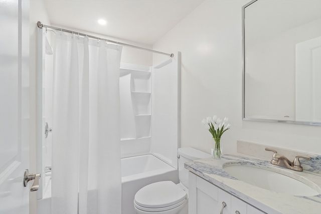 206 W Main St 8, Georgetown, MA 01833