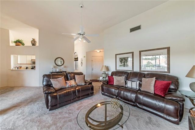 643 Beachwalk Cir Apt 202, Naples, FL 34108