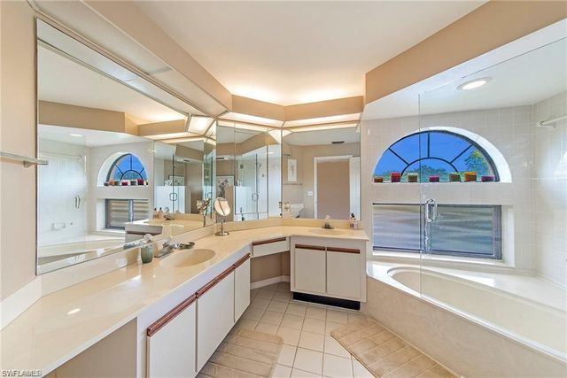 643 Beachwalk Cir Apt 202, Naples, FL 34108