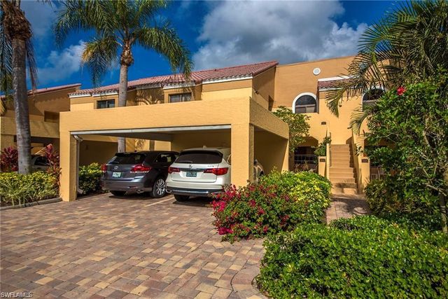 643 Beachwalk Cir Apt 202, Naples, FL 34108