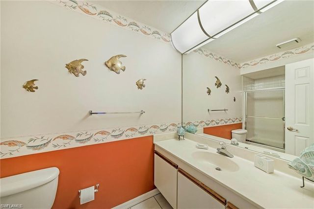 643 Beachwalk Cir Apt 202, Naples, FL 34108