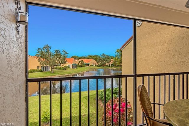 643 Beachwalk Cir Apt 202, Naples, FL 34108
