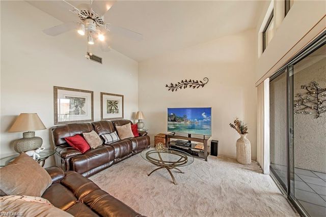 643 Beachwalk Cir Apt 202, Naples, FL 34108