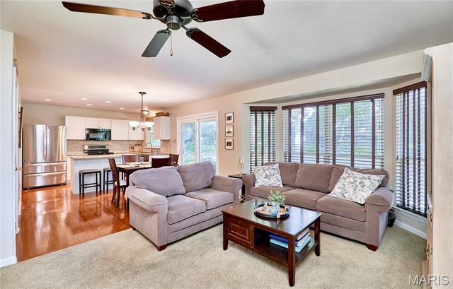 5173 Kings Park Drive, St Louis, MO 63129