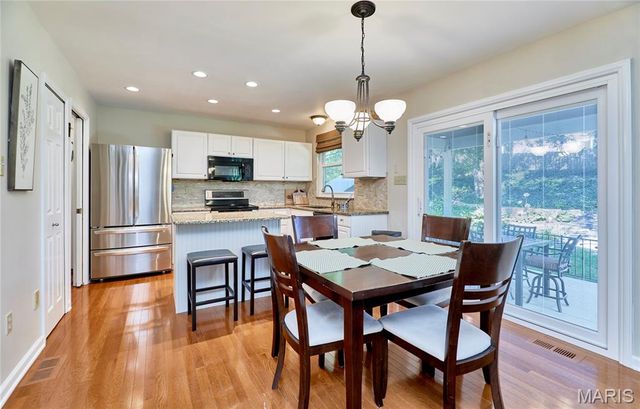 5173 Kings Park Drive, St Louis, MO 63129