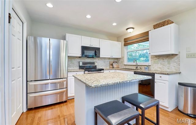 5173 Kings Park Drive, St Louis, MO 63129