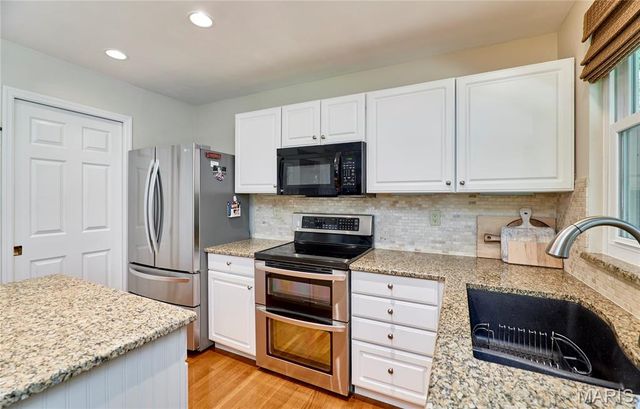 5173 Kings Park Drive, St Louis, MO 63129