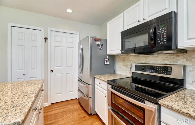 5173 Kings Park Drive, St Louis, MO 63129