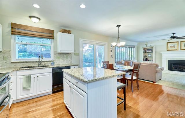 5173 Kings Park Drive, St Louis, MO 63129