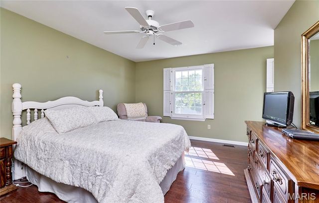 5173 Kings Park Drive, St Louis, MO 63129
