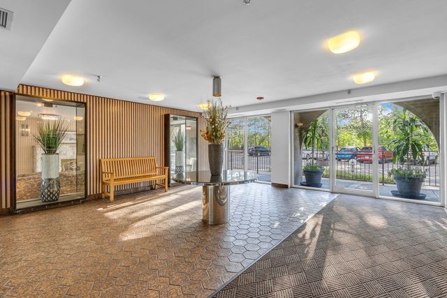 6400 N Cicero Avenue 416, Lincolnwood, IL 60712
