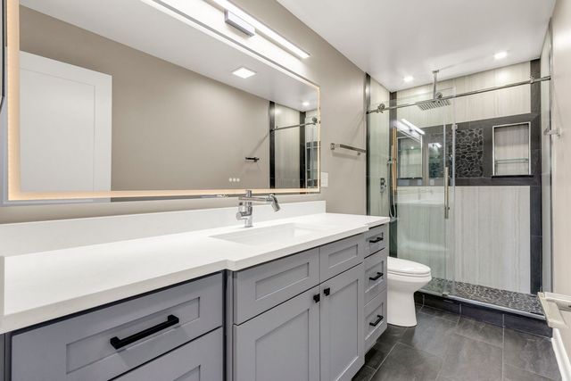 6400 N Cicero Avenue 416, Lincolnwood, IL 60712