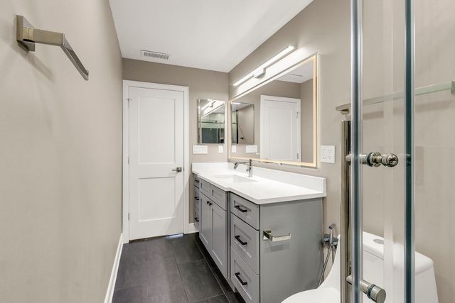 6400 N Cicero Avenue 416, Lincolnwood, IL 60712