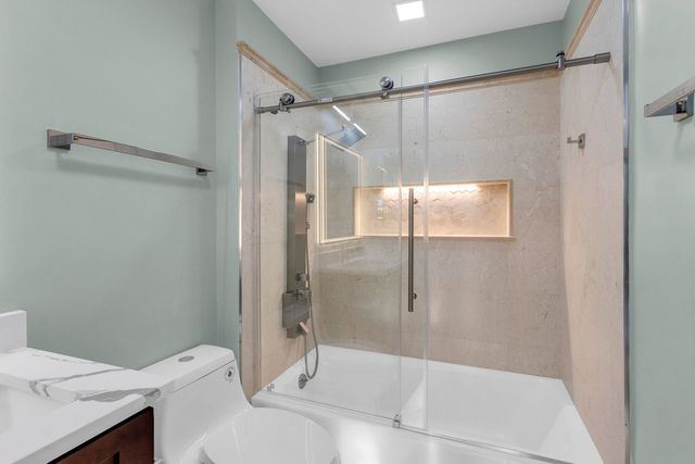 6400 N Cicero Avenue 416, Lincolnwood, IL 60712