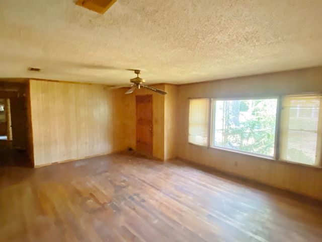 219 S Centre Street, De Kalb, TX 75559