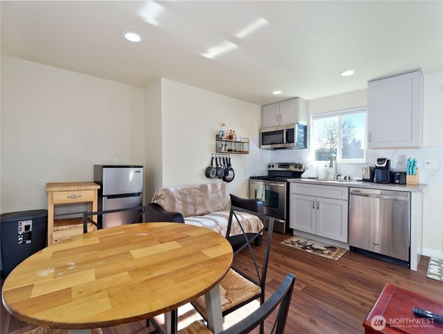 6105 S 124th St, Seattle, WA 98178