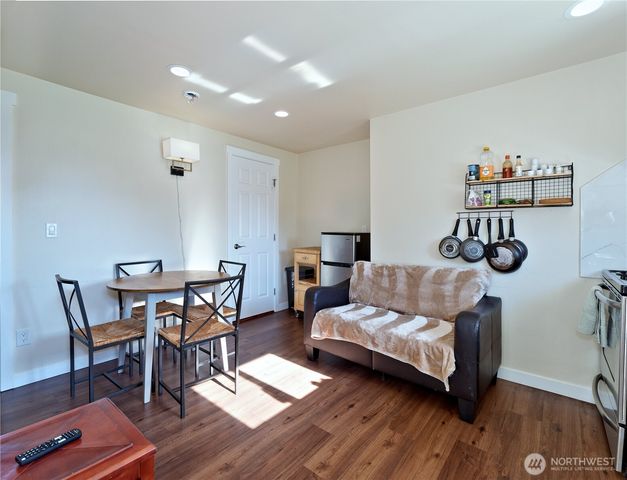 6105 S 124th St, Seattle, WA 98178
