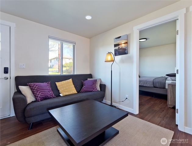 6105 S 124th St, Seattle, WA 98178