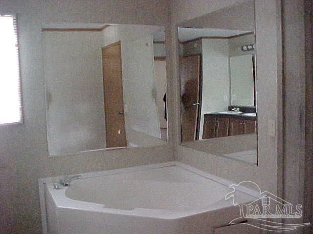 4727 Radio Rd, Milton, FL 32583