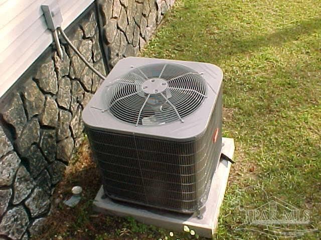 4727 Radio Rd, Milton, FL 32583