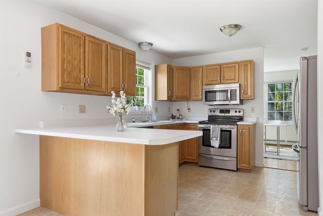 5 Van Buren Circle, Goffstown, NH 03045