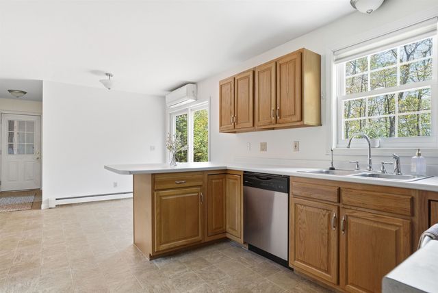 5 Van Buren Circle, Goffstown, NH 03045