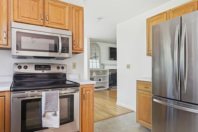 5 Van Buren Circle, Goffstown, NH 03045