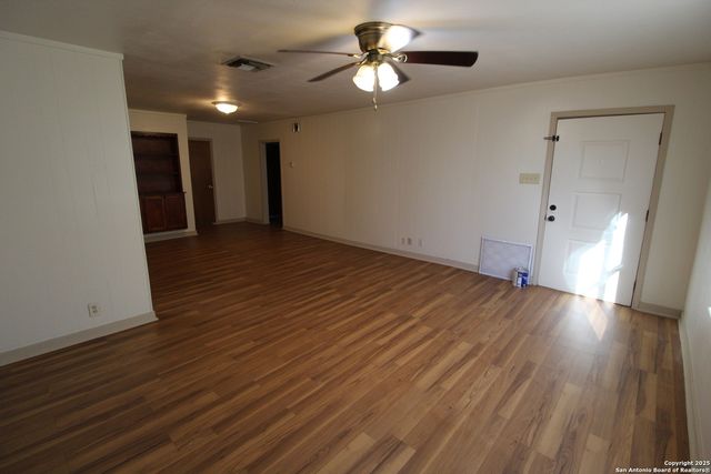 15331 Cottage, Lytle, TX 78052