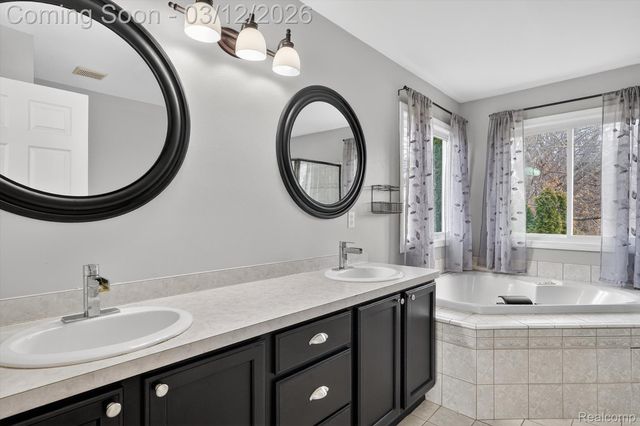 9172 Rotondo Drive, Hartland Township, MI 48855