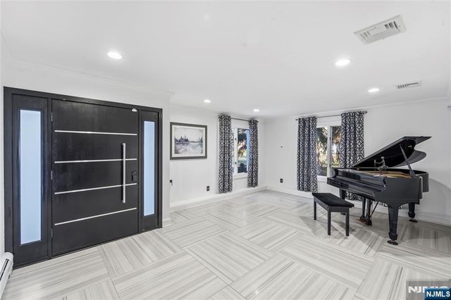 99 Ogle Road, Old Tappan, NJ 07675