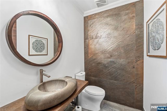 99 Ogle Road, Old Tappan, NJ 07675