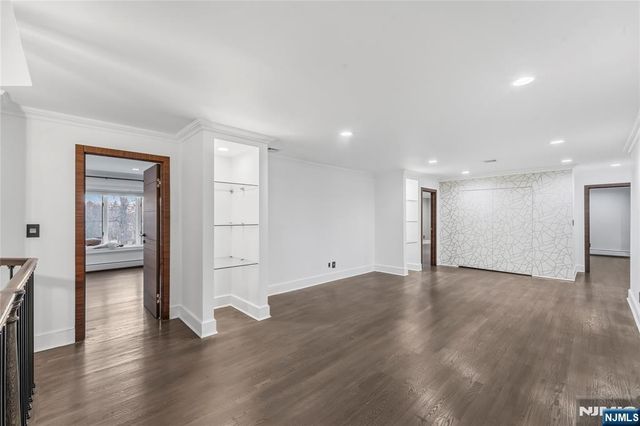 99 Ogle Road, Old Tappan, NJ 07675