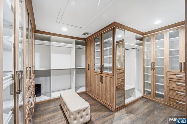 99 Ogle Road, Old Tappan, NJ 07675