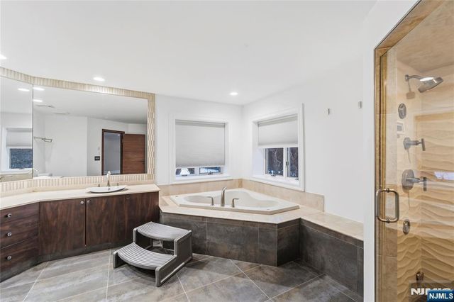 99 Ogle Road, Old Tappan, NJ 07675